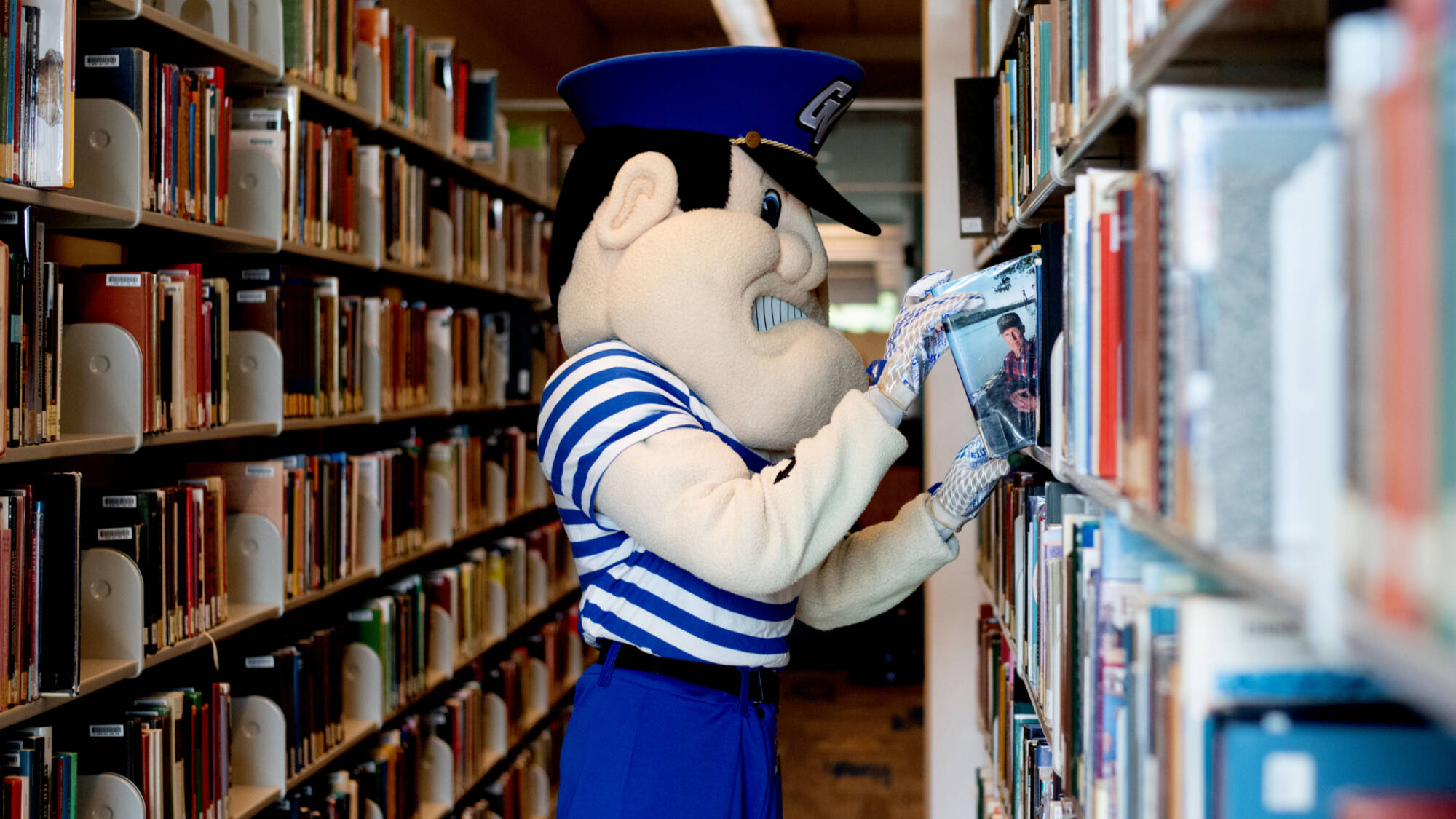 Louie the Laker going back to school and using the library